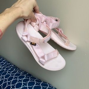 Blush pink Teva velcro sandals, size 8